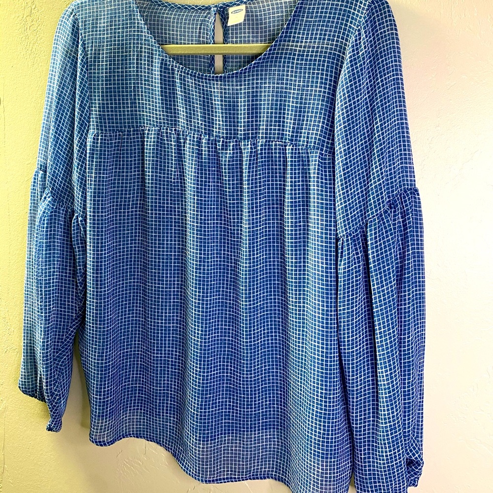 Old Navy Peasant Top with Keyhole Detail